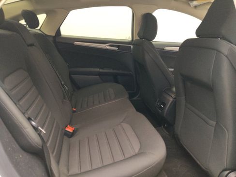 Used 2020 Ford Fusion SE image 19