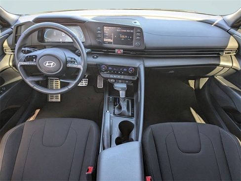 Used 2025 Hyundai Elantra Sport image 18