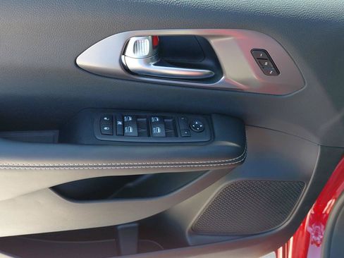 New 2026 Chrysler Pacifica Select AWD/4WD image 31