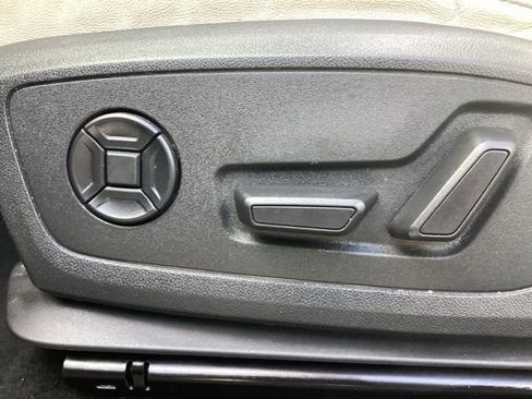 Used 2022 Audi Q4 e-tron Premium w/ Convenience Package AWD/4WD image 21