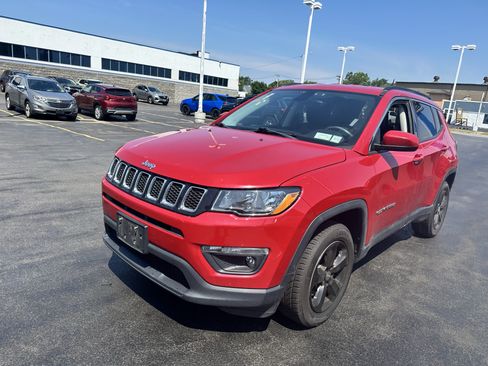 Used 2018 Jeep Compass Latitude AWD/4WD image 3
