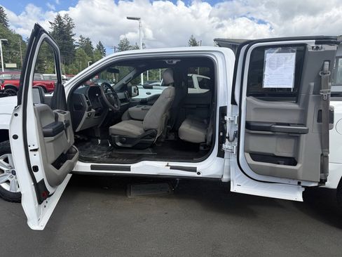 Used 2017 Ford F150 XLT w/ Max Trailer Tow Package image 17