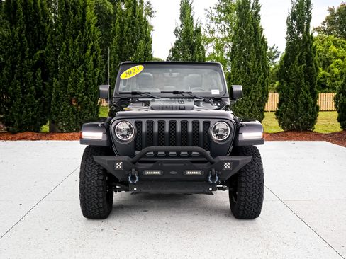 Used 2023 Jeep Wrangler Unlimited Rubicon AWD/4WD image 3