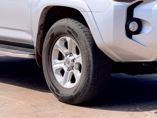 Used 2015 Toyota 4Runner SR5 AWD/4WD image 5