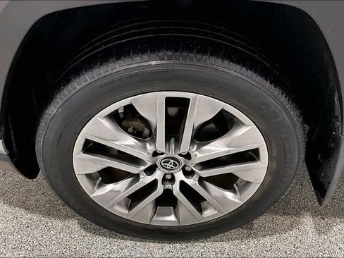 Used 2019 Toyota RAV4 XLE Premium AWD/4WD image 36