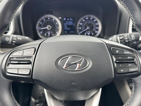 Used 2022 Hyundai Venue SEL FWD image 17
