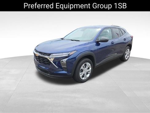 Used 2024 Chevrolet Trax LS w/ Driver Confidence Package FWD image 8
