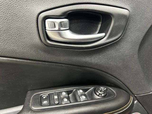 Used 2018 Jeep Compass Latitude AWD/4WD image 21