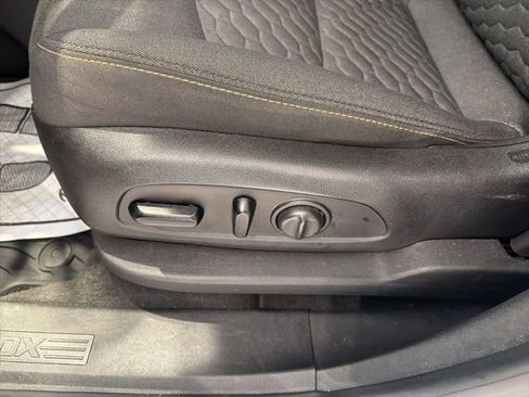 Certified 2019 Chevrolet Equinox LT w/ Driver Convenience Package image 16