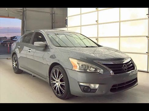 Used 2014 Nissan Altima 2.5 S FWD image 1