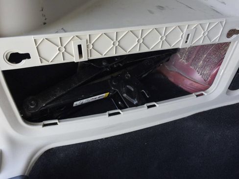 Used 2015 Dodge Grand Caravan SXT image 64