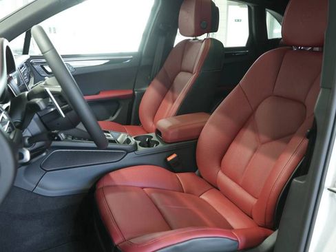 Certified 2025 Porsche Macan AWD/4WD image 5