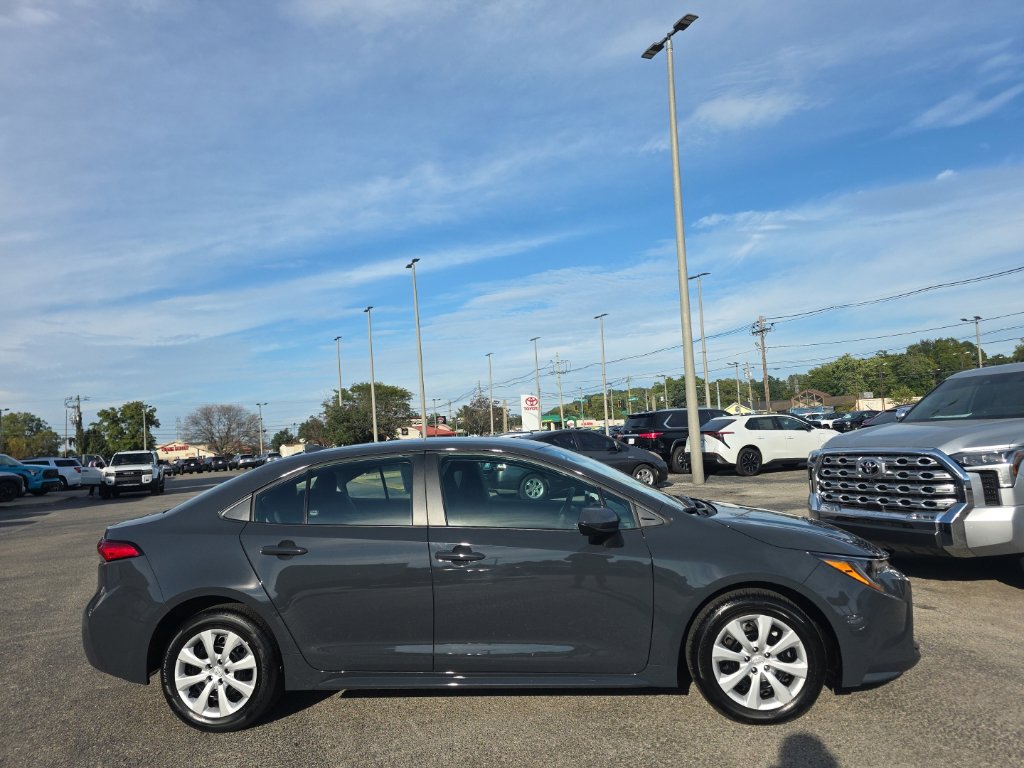 Used 2025 Toyota Corolla LE FWD image 3
