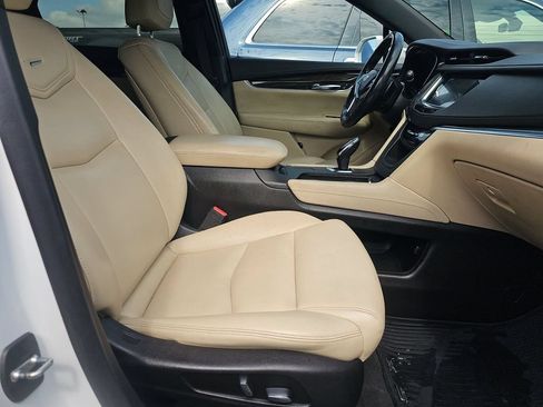 Used 2019 Cadillac XT5 FWD image 5