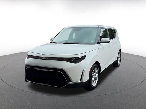 Used 2025 Kia Soul LX w/ LX Technology Package FWD image 7