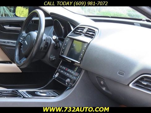 Used 2017 Jaguar XE image 30