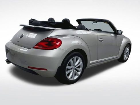 Used 2015 Volkswagen Beetle TDI FWD image 19
