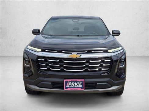 Used 2025 Chevrolet Equinox LT FWD image 2
