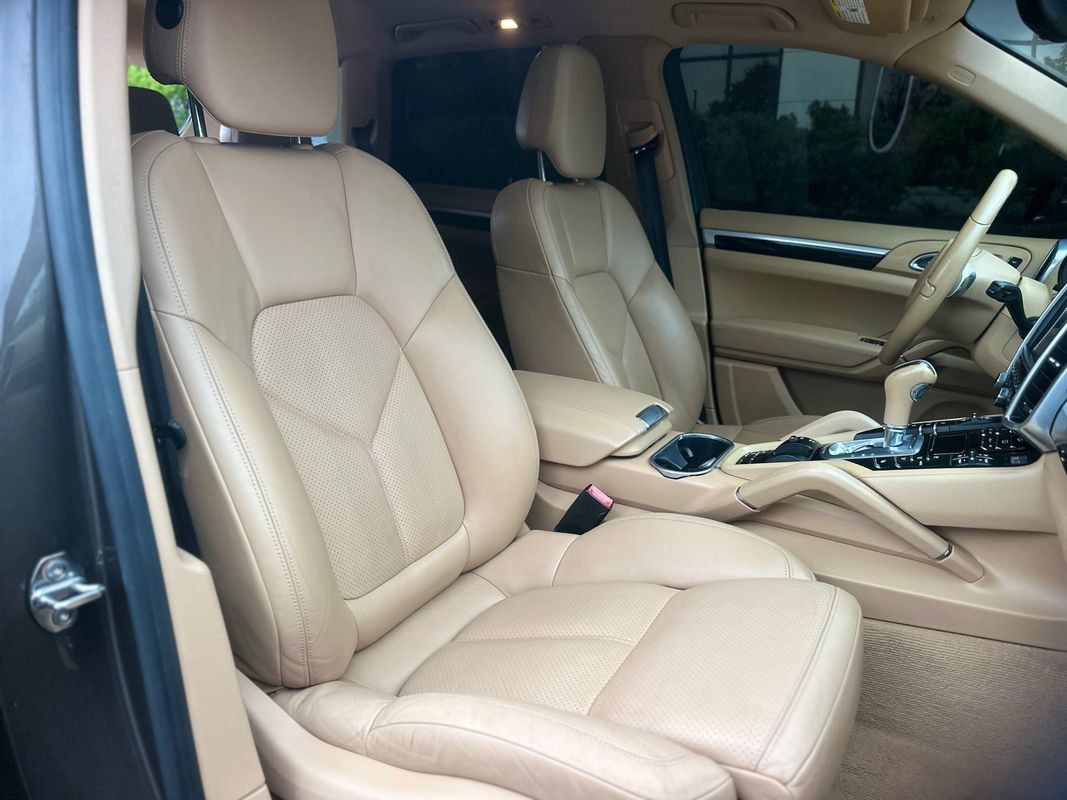 Used 2014 Porsche Cayenne Diesel AWD/4WD image 24