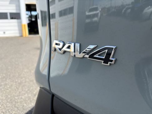 Used 2021 Toyota RAV4 XLE AWD/4WD image 11