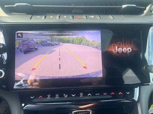 Used 2026 Jeep Grand Cherokee Altitude AWD/4WD image 15