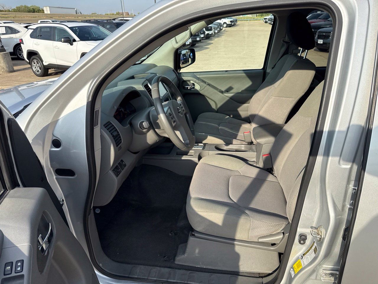 Used 2019 Nissan Frontier SV RWD image 18