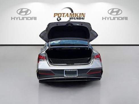 Certified 2025 Hyundai Elantra Sport FWD image 23