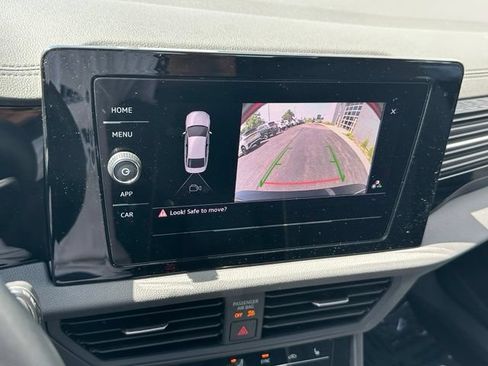 Certified 2025 Volkswagen Jetta Sport FWD image 33