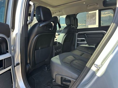 Used 2020 Land Rover Defender 110 First Edition image 21