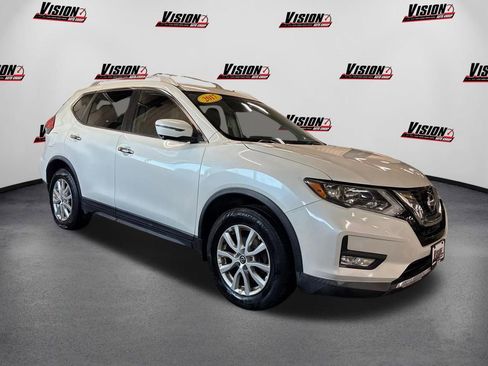 Used 2017 Nissan Rogue SV w/ SV Premium Package image 3