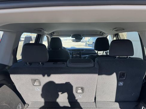 Used 2023 Jeep Grand Cherokee Laredo w/ Luxury Tech Group I image 9