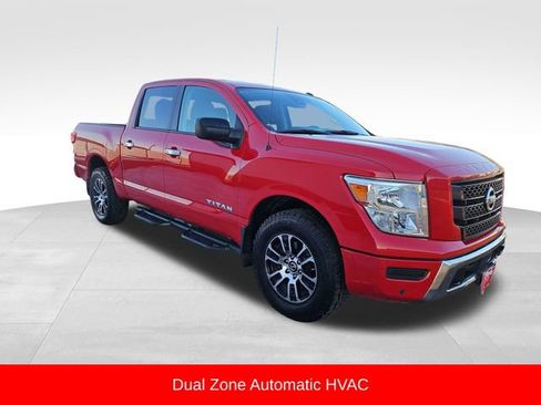 Used 2021 Nissan Titan SV w/ SV Convenience Package image 9