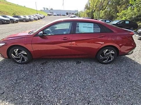 Used 2025 Hyundai Elantra Sport FWD image 3