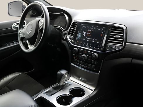 Used 2022 Jeep Grand Cherokee Laredo X RWD image 22