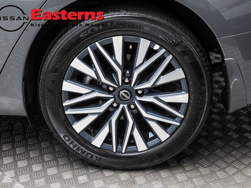 Used 2024 Nissan Altima 2.5 SV w/ SV Premium Package AWD/4WD image 8