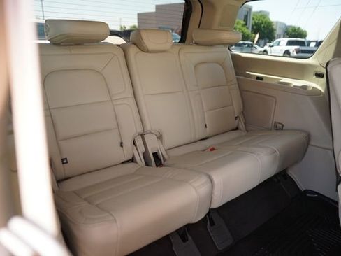 Used 2019 Lincoln Navigator Reserve AWD/4WD image 16