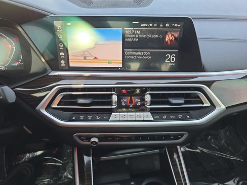 Used 2022 BMW X5 xDrive40i w/ Premium Package AWD/4WD image 8