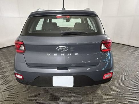 Used 2025 Hyundai Venue SEL FWD image 4