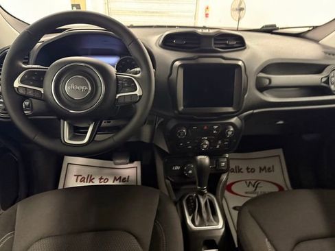 Used 2023 Jeep Renegade Altitude image 17