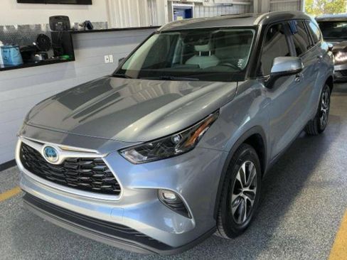 Used 2023 Toyota Highlander XLE image 1