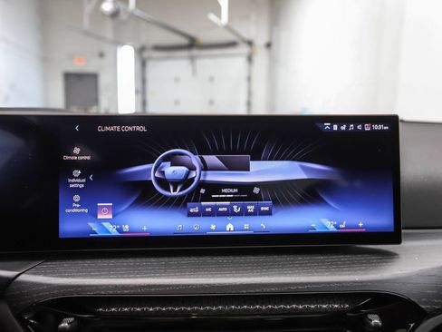 Used 2025 BMW 330i xDrive Sedan w/ Premium Package image 15