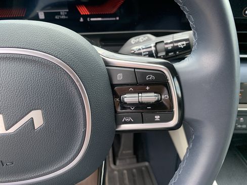 Used 2025 Kia Carnival EX FWD image 20