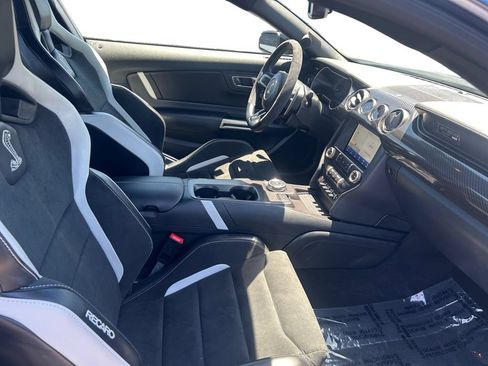 Used 2021 Ford Mustang Shelby GT500 w/ Carbon Fiber Track Pack RWD image 16