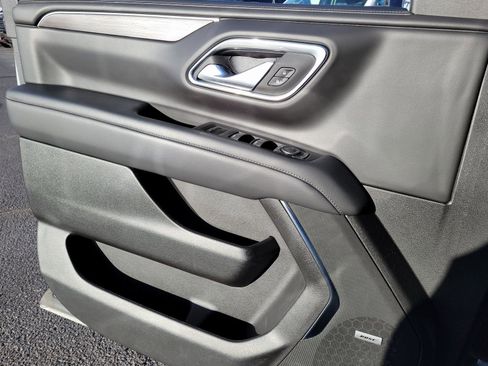 Used 2024 Chevrolet Tahoe Z71 w/ Luxury Package image 7