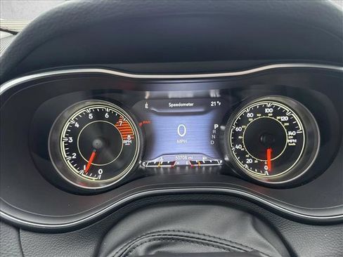 Used 2020 Jeep Cherokee Limited w/ Technology Group image 16