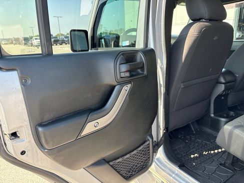 Used 2017 Jeep Wrangler Unlimited Sport AWD/4WD image 15