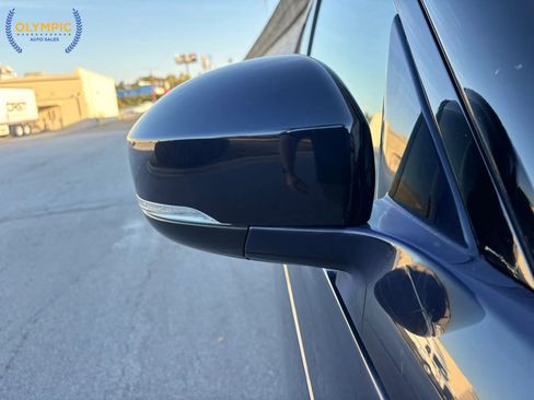 Used 2018 Land Rover Discovery SE image 14