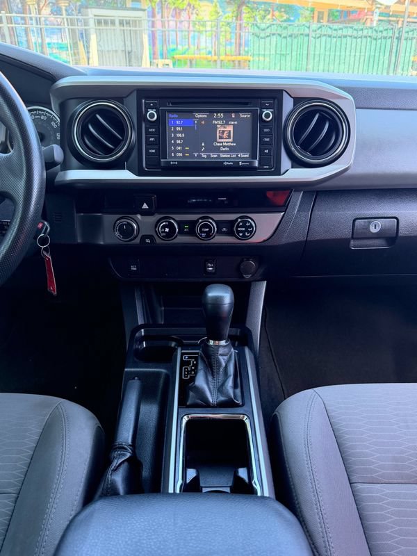 Used 2017 Toyota Tacoma SR5 AWD/4WD image 32