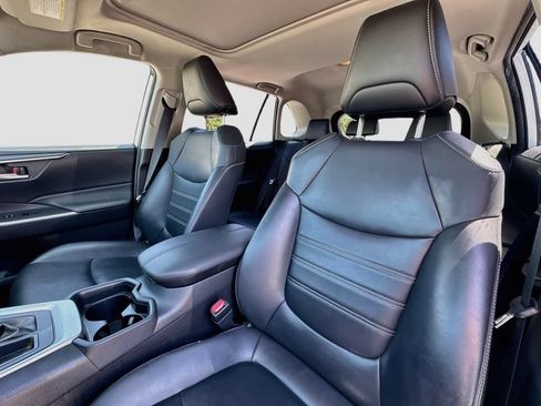 Used 2019 Toyota RAV4 XLE Premium w/ Cold Weather Package AWD/4WD image 21