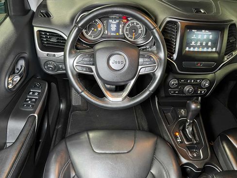 Used 2019 Jeep Cherokee Latitude Plus FWD image 42